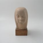 416 2115 Skulptur på tr..